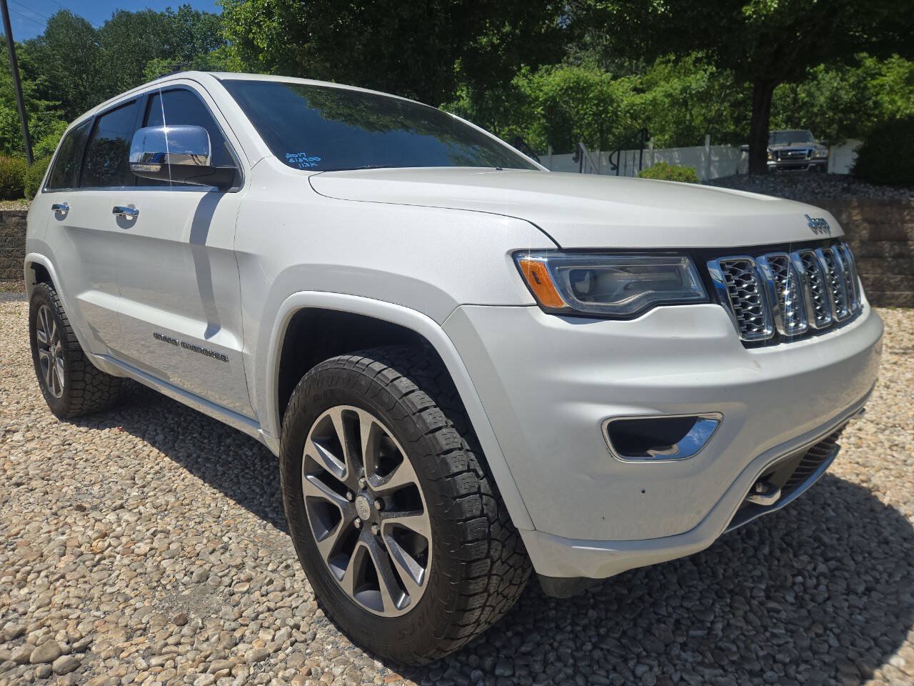 Used 2017 Jeep Grand Cherokee Overland AWD/4WD image 10