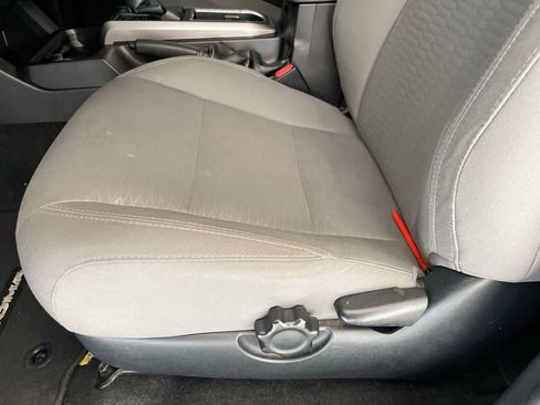 Used 2019 Toyota Tacoma SR5 AWD/4WD image 12