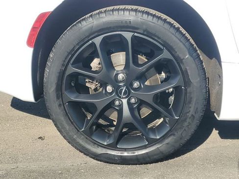 Used 2023 Chrysler Pacifica Limited w/ S Appearance Package image 6