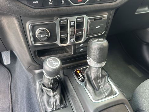 Used 2024 Jeep Wrangler Unlimited Sport AWD/4WD image 20