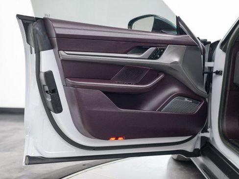 Used 2022 Porsche Taycan Turbo S image 27