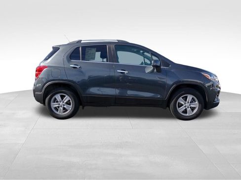 Used 2018 Chevrolet Trax LT w/ LT Convenience Package image 2
