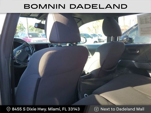 Used 2017 Toyota Tacoma SR image 10
