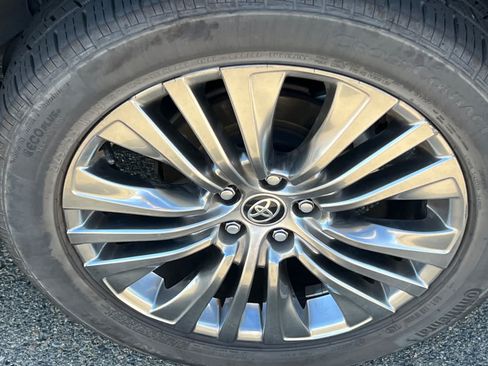 Used 2021 Toyota Venza XLE AWD/4WD image 22