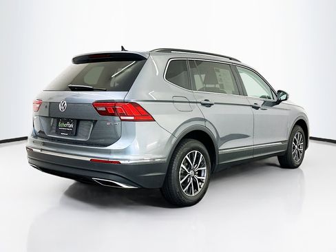 Used 2020 Volkswagen Tiguan SE w/ Panoramic Sunroof Package image 9