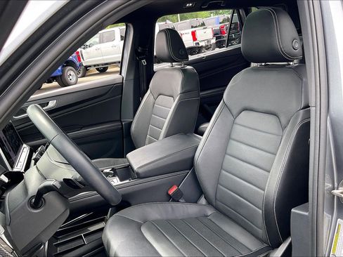Used 2024 Volkswagen Atlas Cross Sport SEL R-Line AWD/4WD image 24