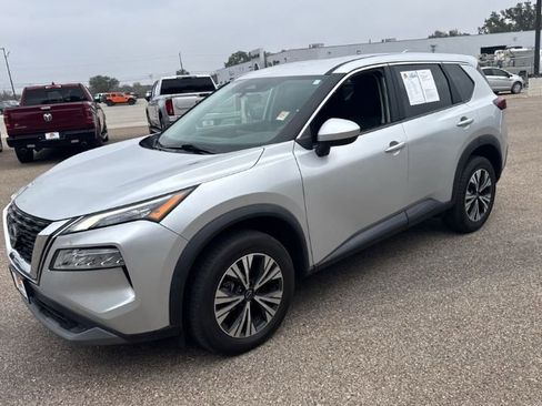 Used 2023 Nissan Rogue SV image 1