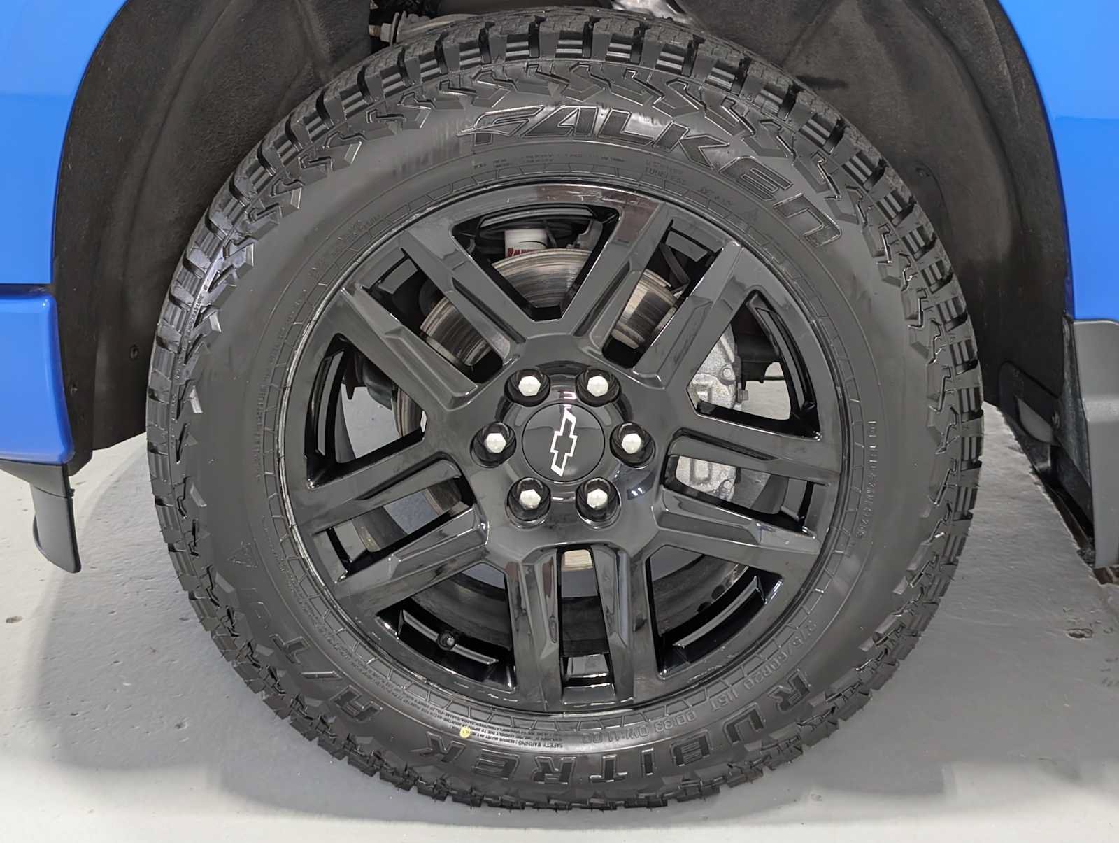 Used 2025 Chevrolet Silverado 1500 RST w/ Convenience Package II AWD/4WD image 3