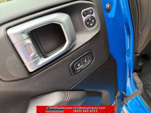 Used 2023 Jeep Gladiator Rubicon w/ Cold Weather Group AWD/4WD image 12