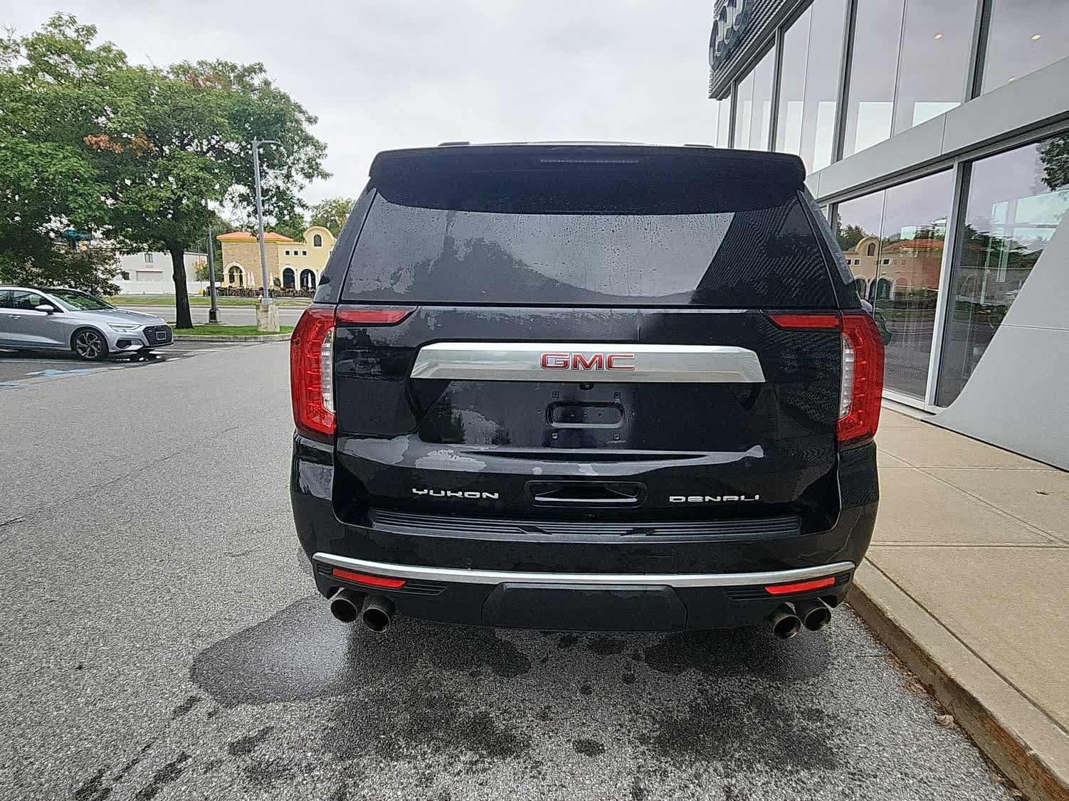 Used 2022 GMC Yukon Denali AWD/4WD image 16