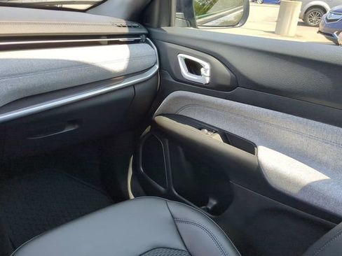 New 2023 Jeep Compass Latitude w/ Convenience Group image 18