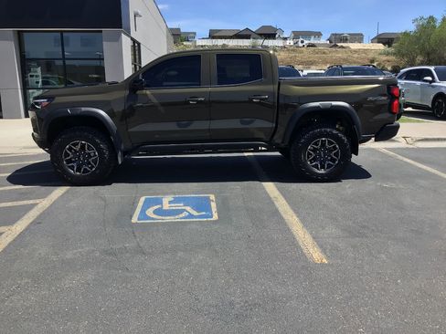 Used 2025 Chevrolet Colorado ZR2 w/ Technology Package AWD/4WD image 3