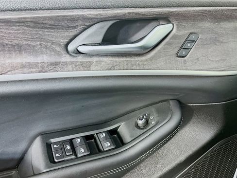 Used 2024 Jeep Grand Cherokee L Limited w/ Luxury Tech Group II image 27