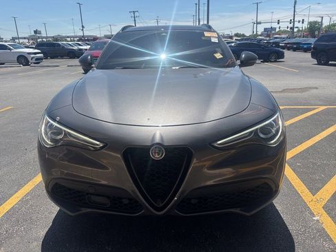 Used 2023 Alfa Romeo Stelvio Veloce AWD/4WD image 2