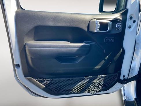 Used 2022 Jeep Wrangler Unlimited Sport image 16