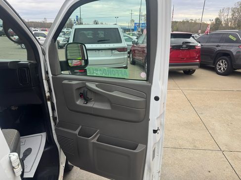 Used 2014 GMC Savana 2500 G2500 Extended Cargo image 11