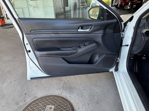 Used 2025 Nissan Altima 2.5 SV FWD image 18