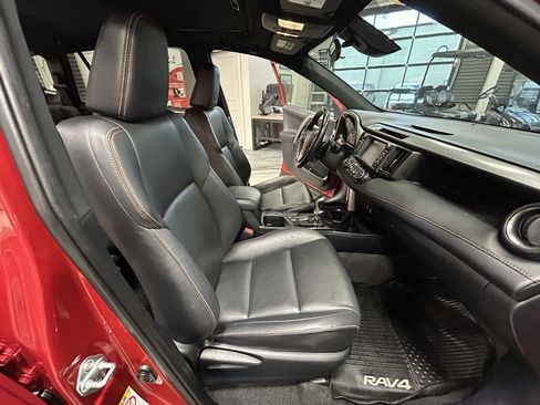 Used 2016 Toyota RAV4 SE image 41