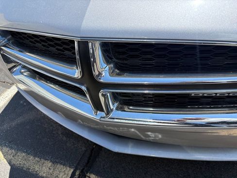 Used 2011 Dodge Charger SE RWD image 8