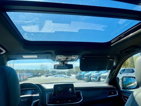 Used 2022 Chevrolet Tahoe Z71 w/ Z71 Off-Road Package AWD/4WD image 28
