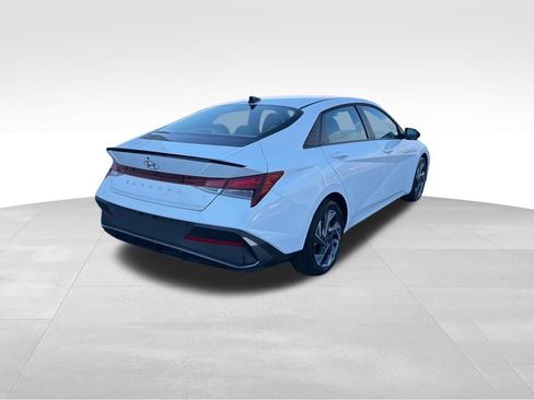 Used 2025 Hyundai Elantra Sport image 5