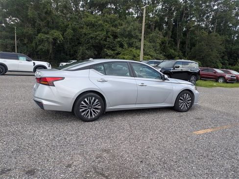 Used 2023 Nissan Altima 2.5 SV image 3