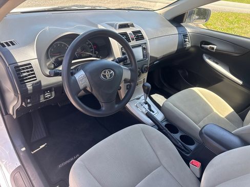Used 2013 Toyota Corolla LE FWD image 34
