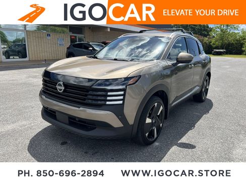 Used 2025 Nissan Kicks SR w/ Illumination Package image 1