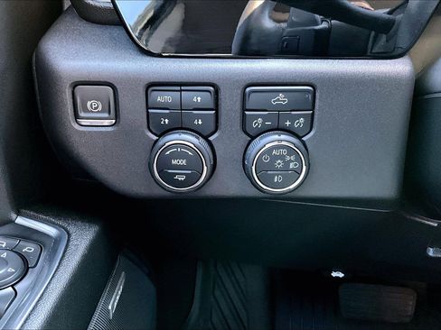 Certified 2024 Chevrolet Silverado 1500 LT Trail Boss w/ Convenience Package II image 27