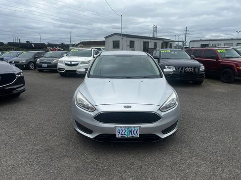 Used 2017 Ford Focus SE FWD image 4