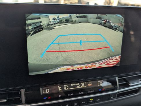 Used 2026 Toyota Sienna XLE FWD image 7