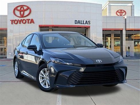 Used 2025 Toyota Camry LE image 1