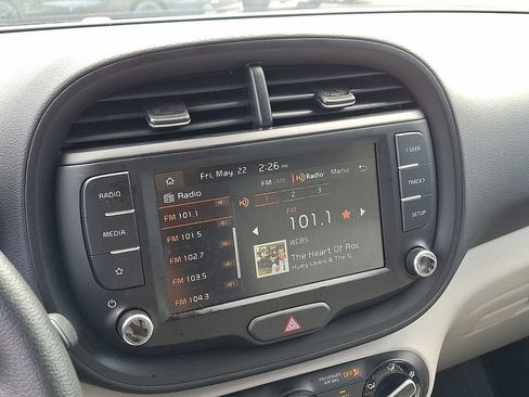 Used 2025 Kia Soul LX FWD image 17
