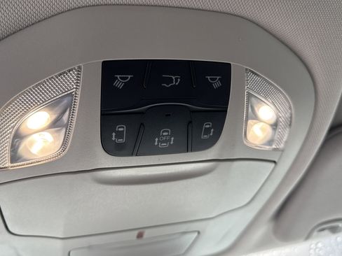 Used 2023 Chrysler Pacifica Touring-L image 24