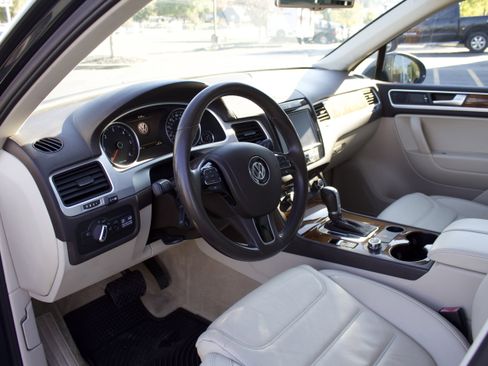 Used 2012 Volkswagen Touareg TDI image 10