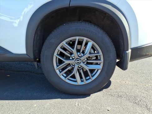 Used 2025 Nissan Rogue S image 20