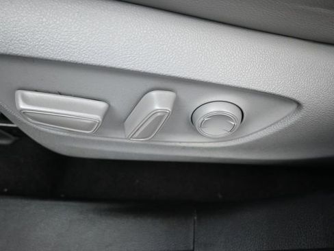 Used 2023 Toyota Highlander XLE image 26