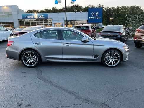 Used 2025 Genesis G70 2.5T image 8