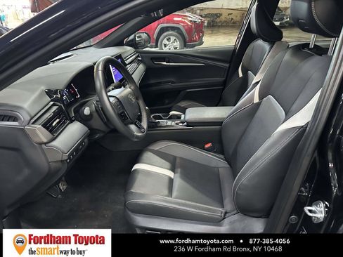 Used 2025 Toyota Camry SE image 12