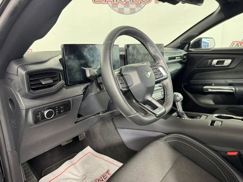 Used 2025 Ford Mustang Coupe RWD image 10