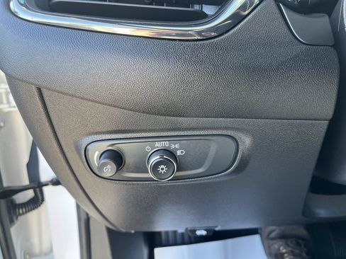 Used 2024 Chevrolet Equinox RS FWD image 16