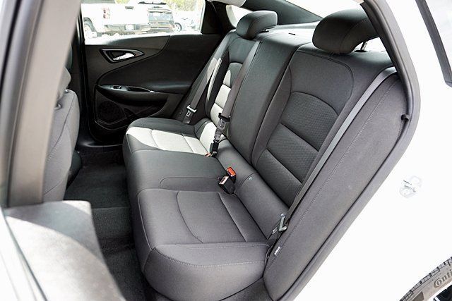 Used 2025 Chevrolet Malibu RS FWD image 24