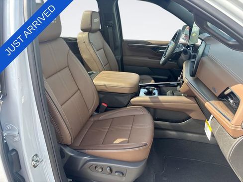 New 2026 Chevrolet Suburban High Country w/ Sun And Tow Package AWD/4WD image 27