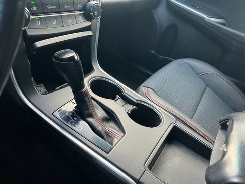 Used 2015 Toyota Camry SE w/ Moonroof Package FWD image 23