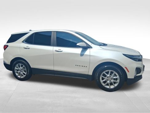 Used 2024 Chevrolet Equinox LT FWD image 3