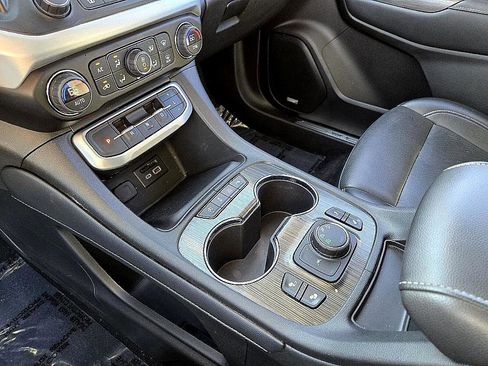 Used 2023 GMC Acadia SLT image 20