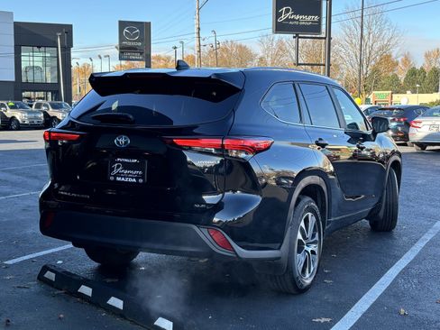 Used 2023 Toyota Highlander XLE image 6