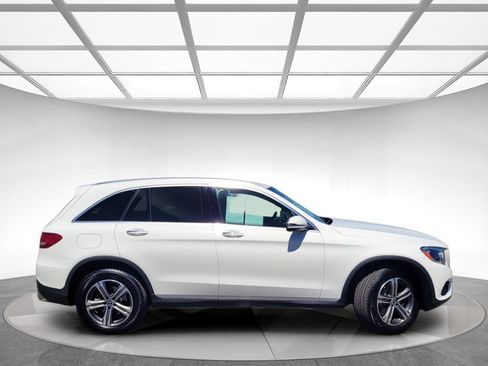 Used 2019 Mercedes-Benz GLC 300 4MATIC image 3