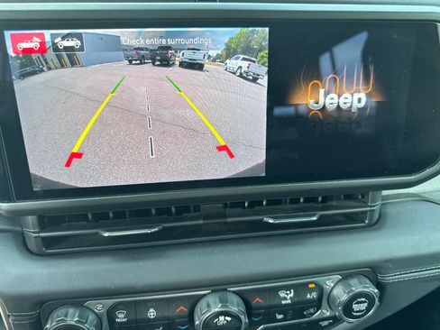 Used 2024 Jeep Wrangler Unlimited Sahara w/ Technology Group AWD/4WD image 28