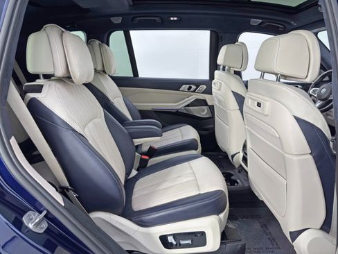 Used 2021 BMW X7 M50i w/ Dynamic Handling Package image 48